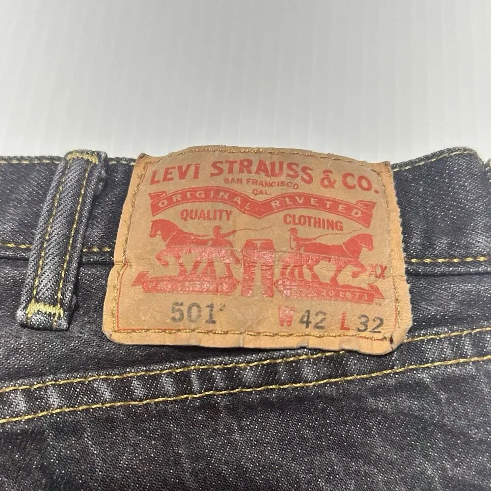Levis 501 Mens Jeans Black Size 42x32 Measured 38x29 Straight Button Fly